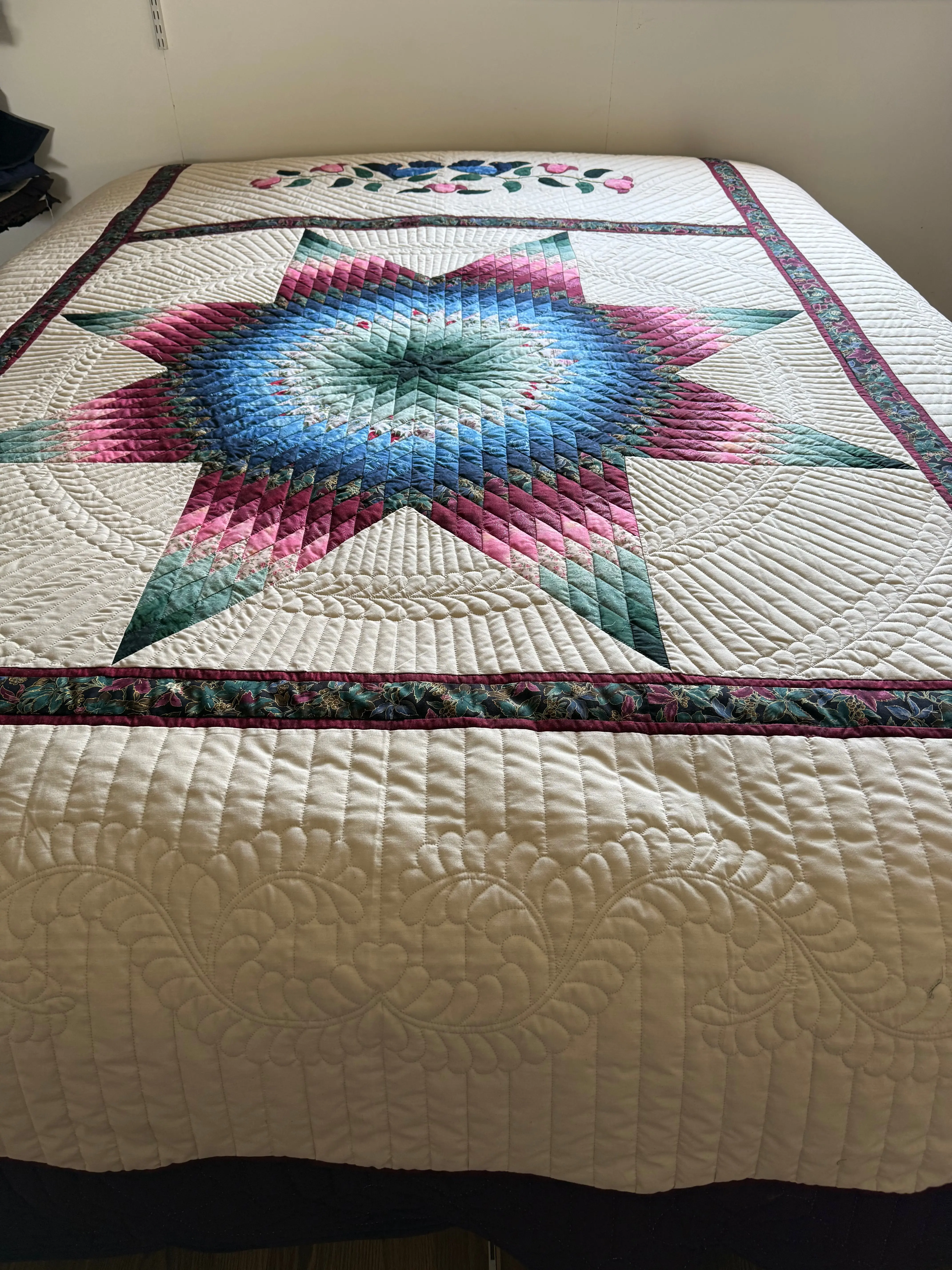 Amish Quilt (Radiant Star) Amish Quilt (Radiant Star)