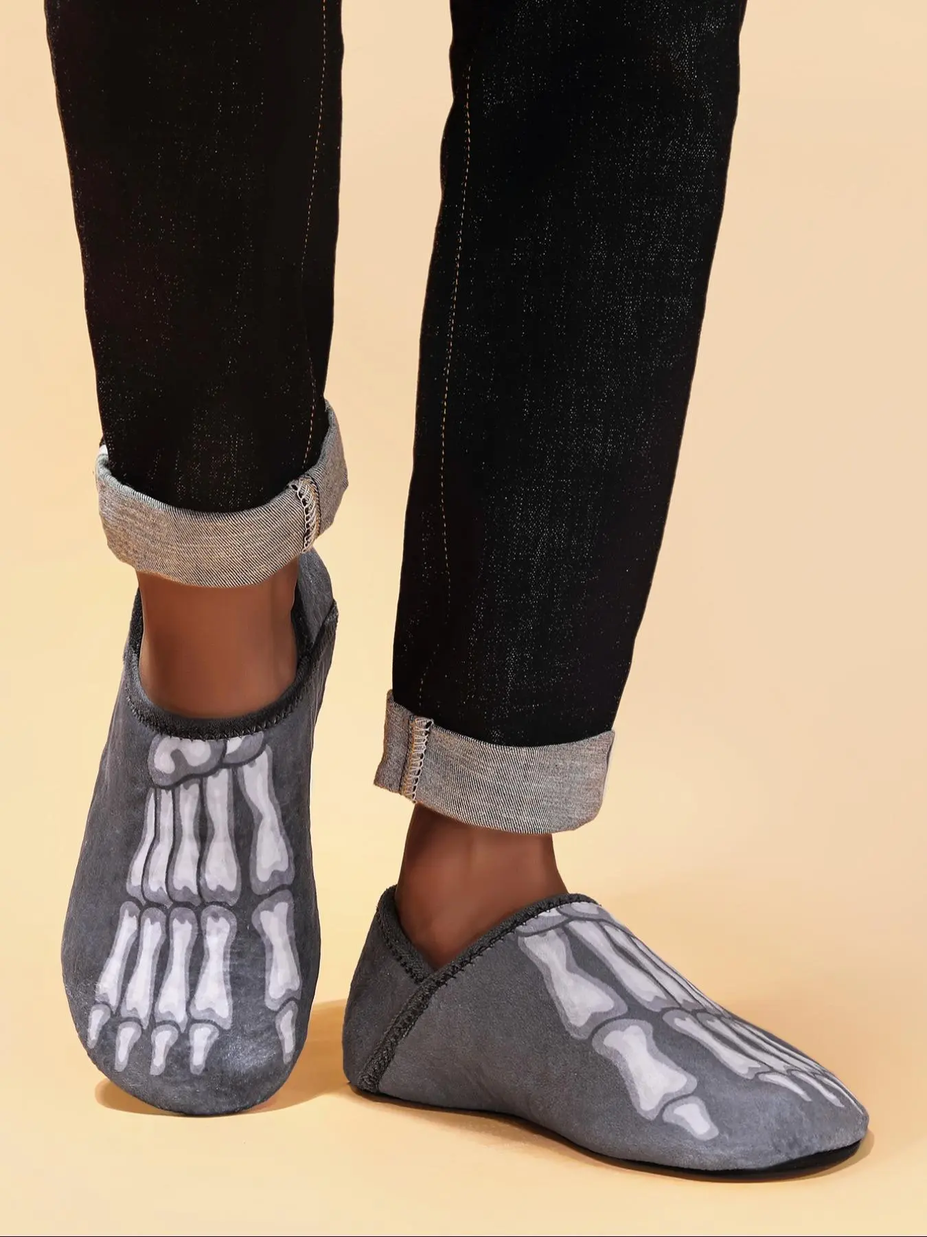 Men's Skeleton Print Slip on Slippers, Casual Comfortable Home Slippers for Fall & Winter, Flat Soft Bottom Slippers for Indoor and Outdoor