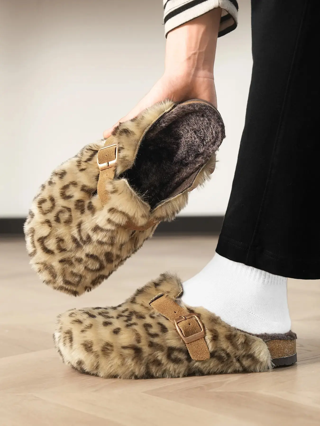 Unisex Plush Faux Fur Booties Leopard Print Wide Fit Warm Winter Slippers 2026