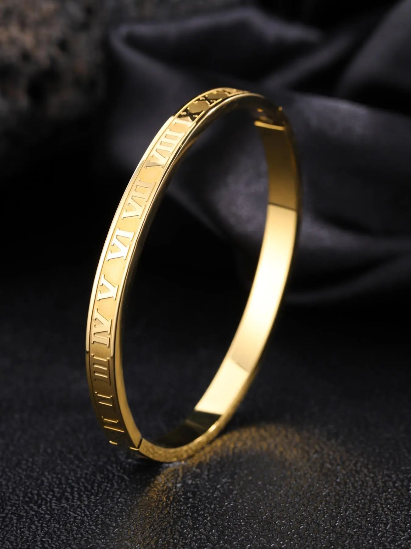 Unisex Street Style Roman Numerals Design Bangle, Gifts for Wife, Minimalist Trendy Bangle Bracelet for Women & Men, Chic All-match Vintage Jewelry As Gift, Elegant Minimalist Bangle, High Quality Bracelet, Fashion Bracelet