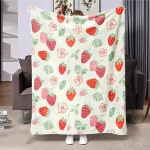 Strawberry Pattern Flannel Blanket, Soft Throw Blanket, Air-conditioned Room Blanket, Warm Nap Blanket for Home Office Travel, Flannel Cozy Blanket