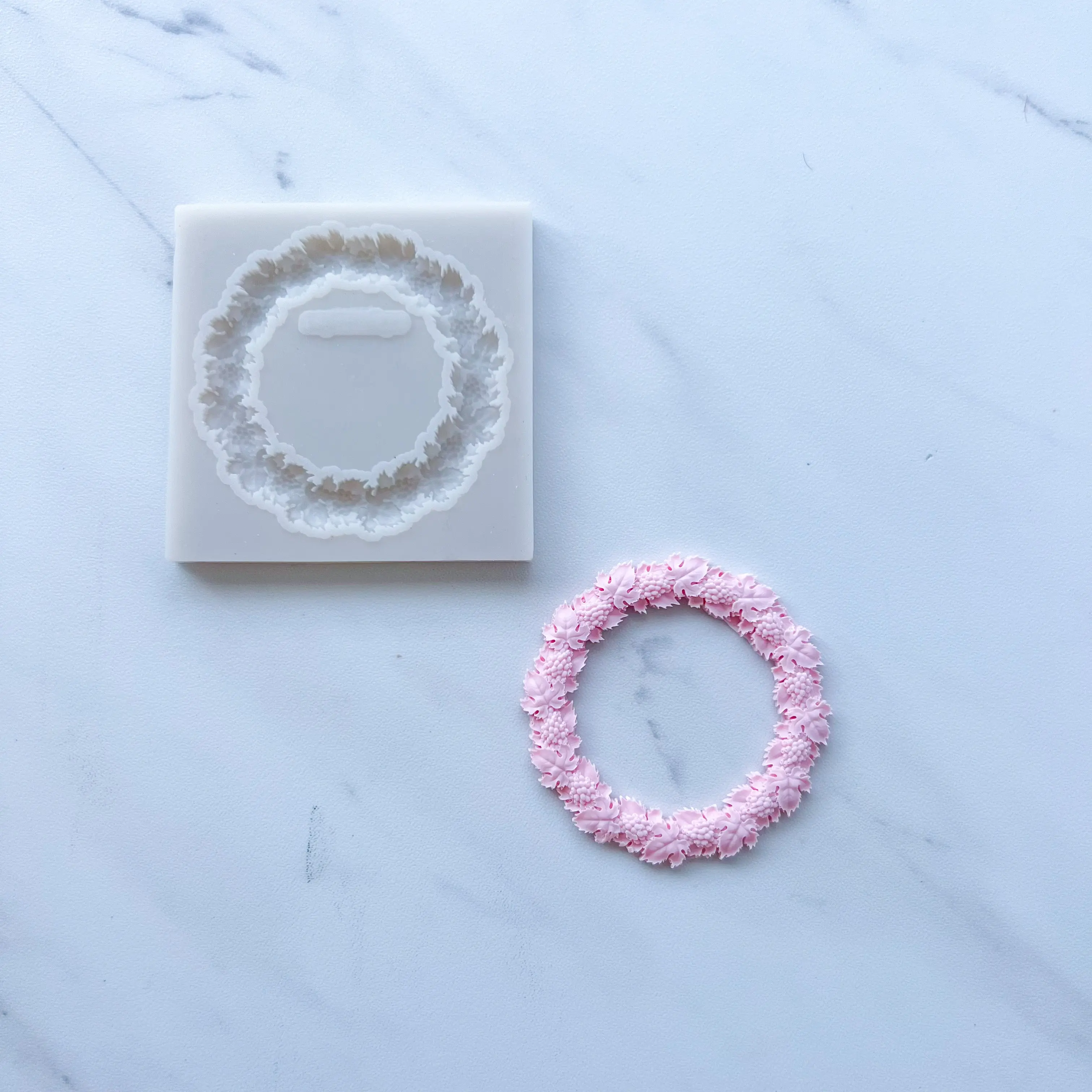 LARGE ROUND FRAME MOLD