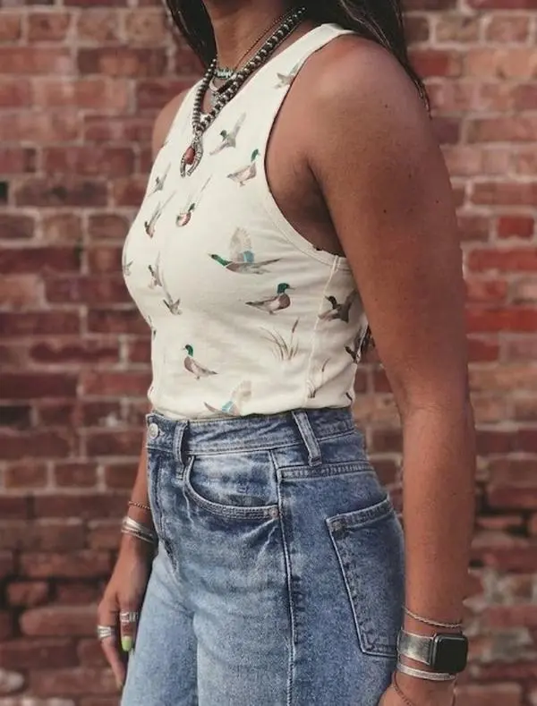 Retro Western Beige Mallard Duck Print Sleeveless Tank Top Women Summer Slim Fit Round Neck Sheath Basic Layering Daily Camisole Top