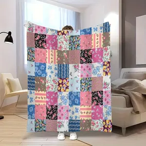 A Cozy Floral Patchwork Printed Blanket, Made of Soft and Warm Flannel, Suitable for Use on Sofas, Beds, in The Office, for Camping and Travel, Making It A Perfect Gift for Birthdays and Holidays.