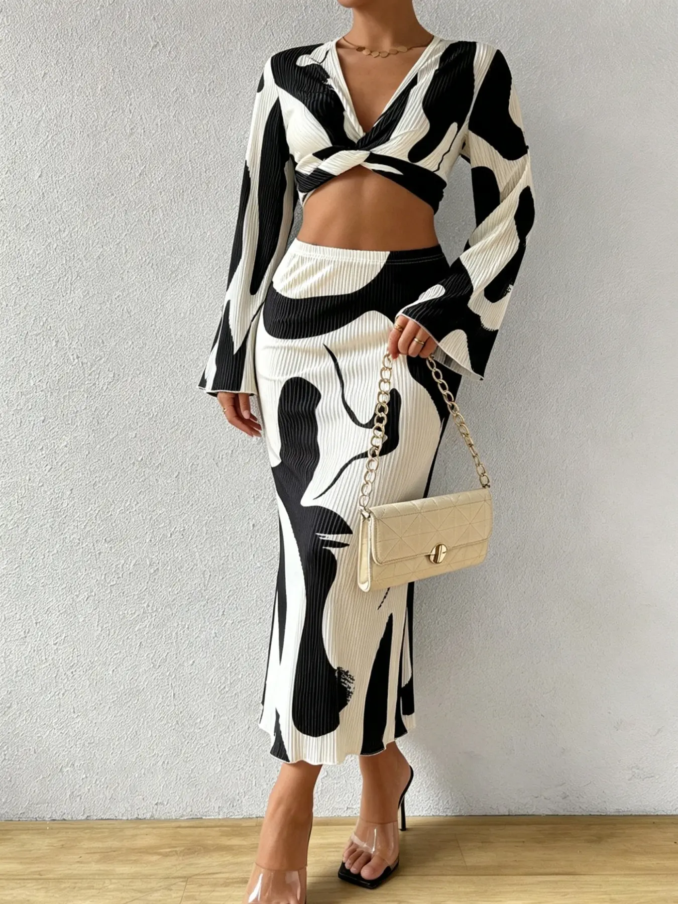 Two piece set of fashionable European and American style spicy girl with cow pattern, twisted V-neck long sleeved top+high waisted skirt, suitable for all seasons, suitable for home, indoor, and outdoor wear