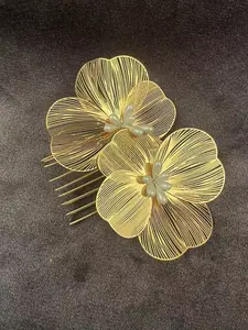 Handmade Bow Hair Comb for Women, Elegant Accessory, Hairpiece for Bridal Party and Festivals, Perfect Gift for Angel Goddess