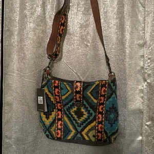Boho Chic Crossbody Bag with Vibrant Aztec Pattern and Adjustable Strap for Everyday Use