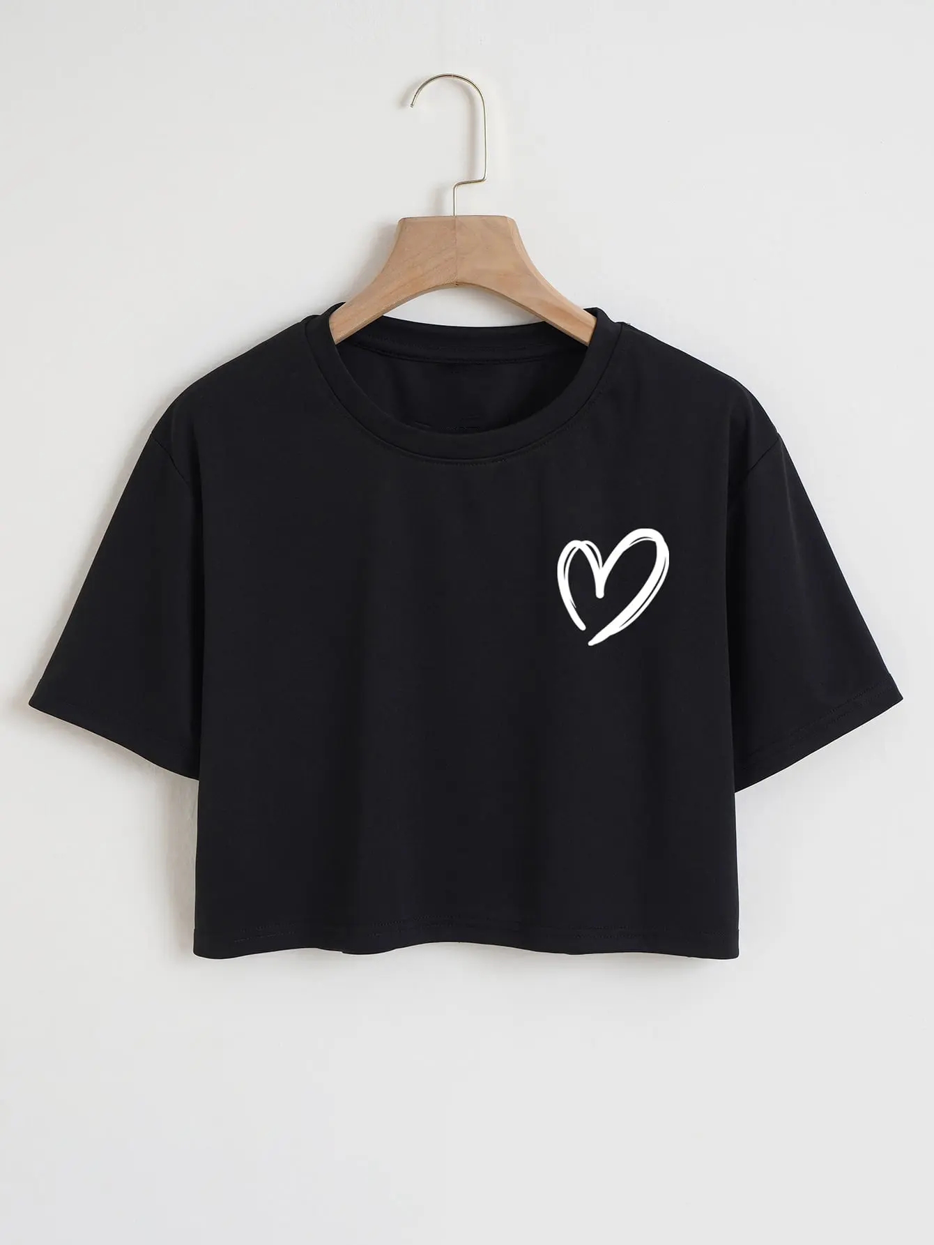 Women's Comfortable Crop Top - Everyday Casual White Round Neck Short-Sleeve T-Shirt with Red Heart Print for Workout, 1-Piece Sports Top, Shortsleeve