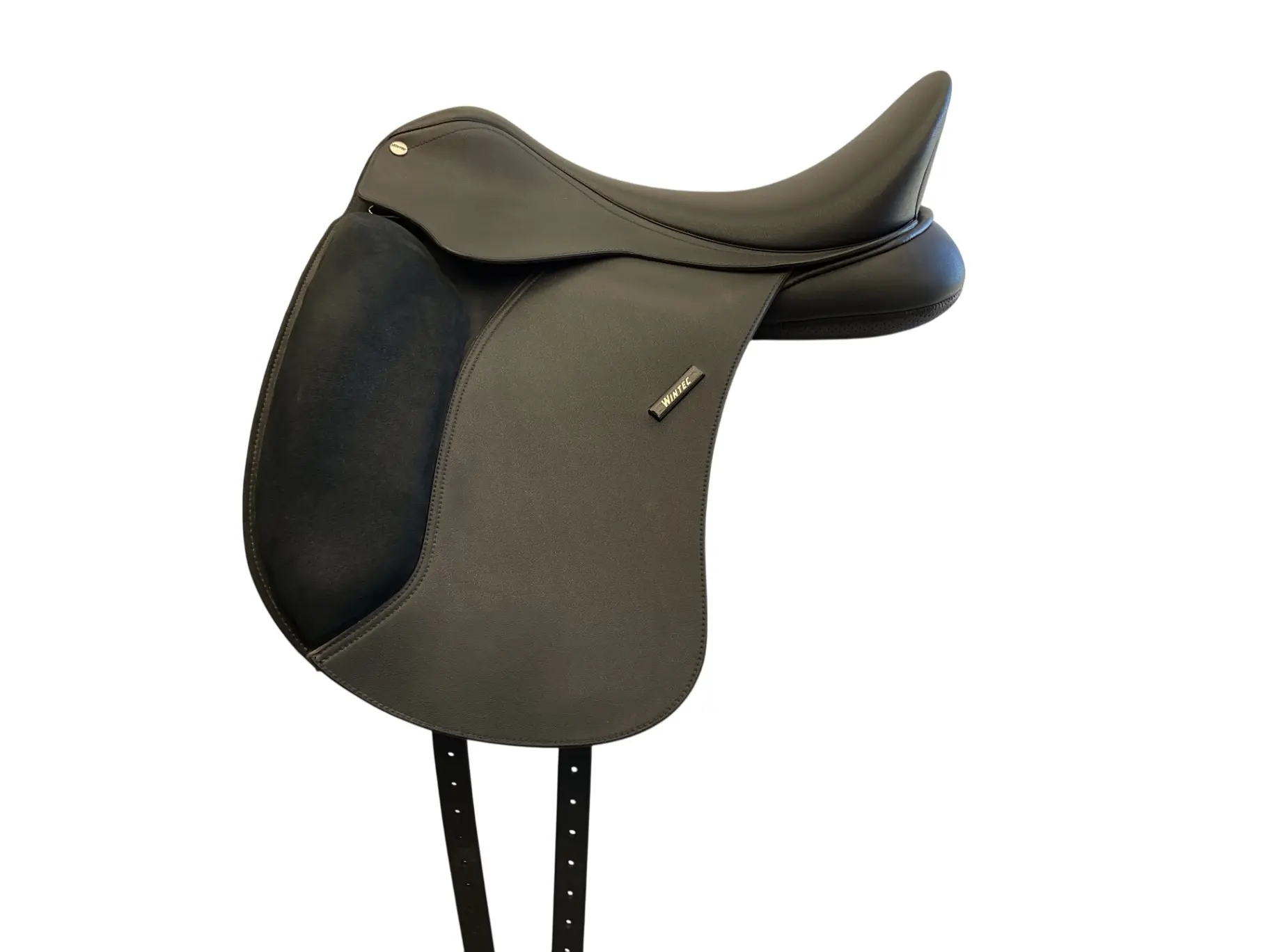 Wintec 500 Synthetic Dressage Saddle, 17.5in Seat in Black with Flocked Panels, Medium Tree, and Adjustable Webbing, 2 1/4” Rear Standard Gussets, Full Front Shoulder Gussets, Synthetic Suede Knee Pads, Tack, Moderately Angled To Moderately Broad Back
