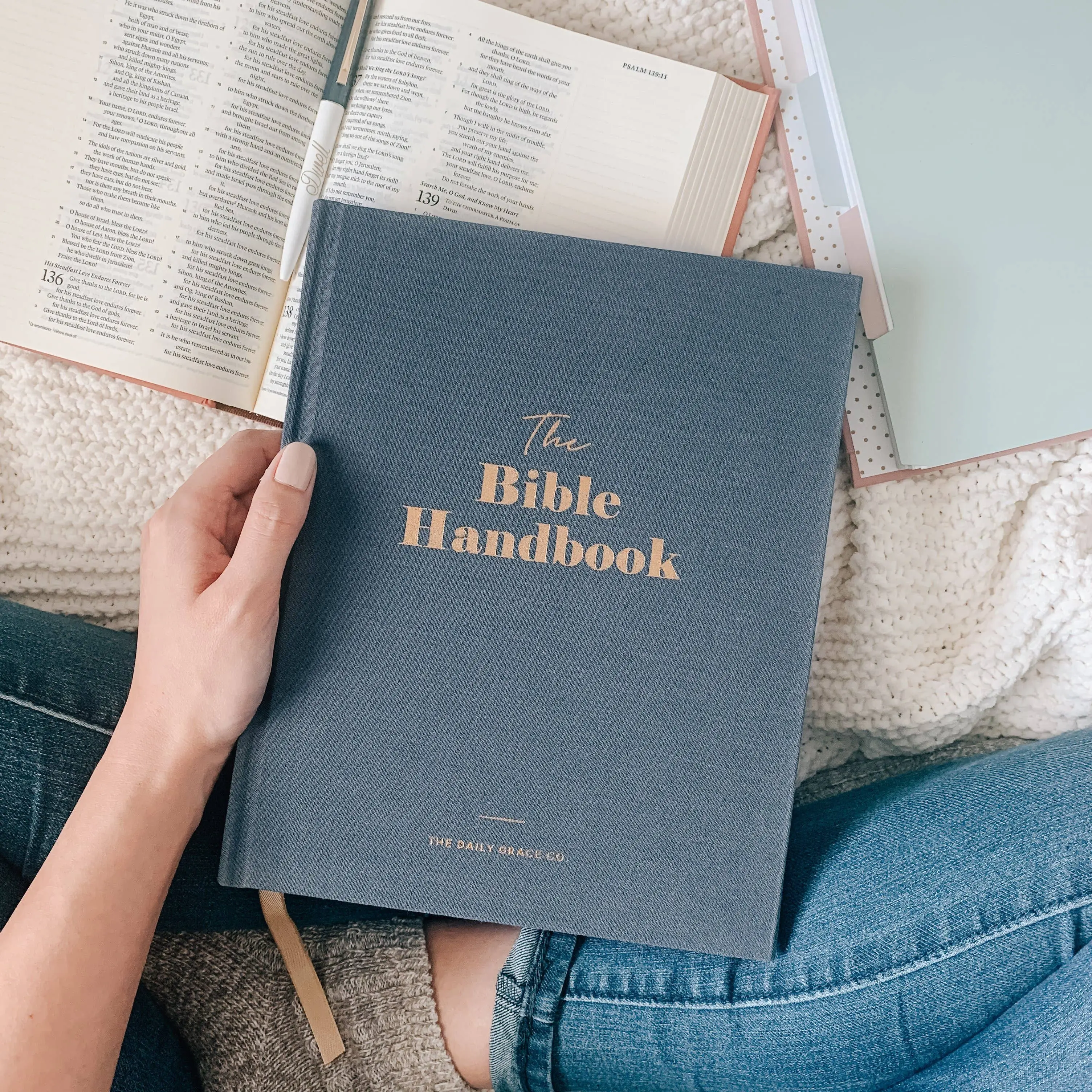 The Bible Handbook - A Comprehensive Guide to the Scriptures