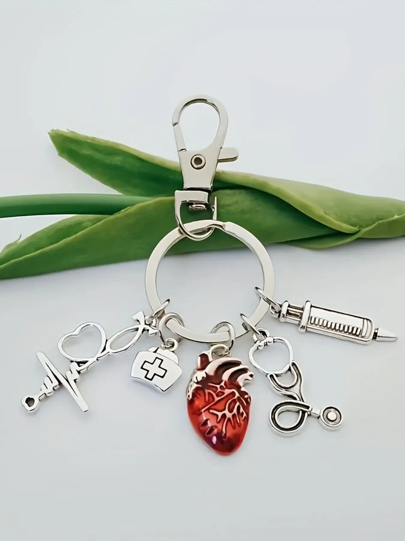 Red Stethoscope Heart Keychain, Heart Design Keychain, Alloy Medical Keychain with Heart Charm, Stethoscope Pendant Heart-shaped Syringe Oil Drop Keychain Doctor Nurse Cap Medical Tool Enamel Heart Keychain for Healthcare Worker