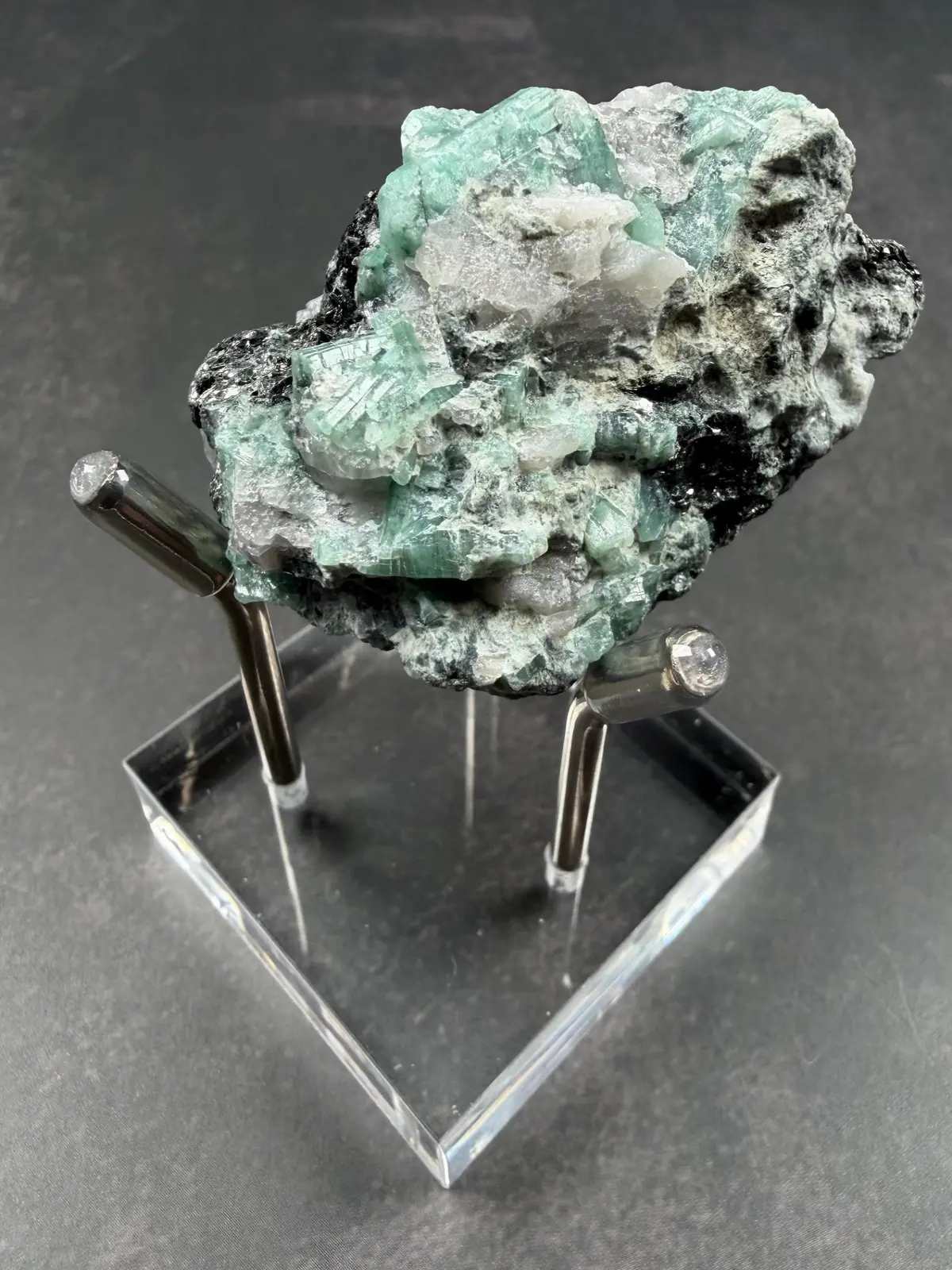 Emerald crystal cluster on quartz black mica matrix 50 mm specimen
