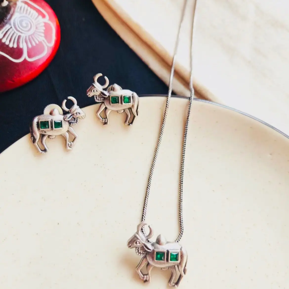Nandi indian jewelry pendant set