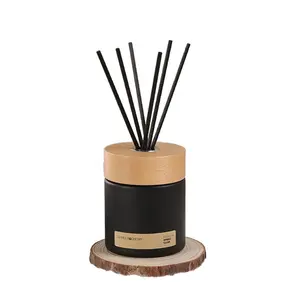 Simple and elegant matte black bottle for aromatherapy, home and hotel decor, volatile fragrance liquid, flameless diffuser