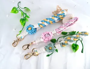 Elegant Handmade Macrame Flower Wristlet Daisy Wristlet Spring Keychain Wristlet Macrame Keychain Strap Wrist  Accessories: A Stylish Accessory for Any Occasion