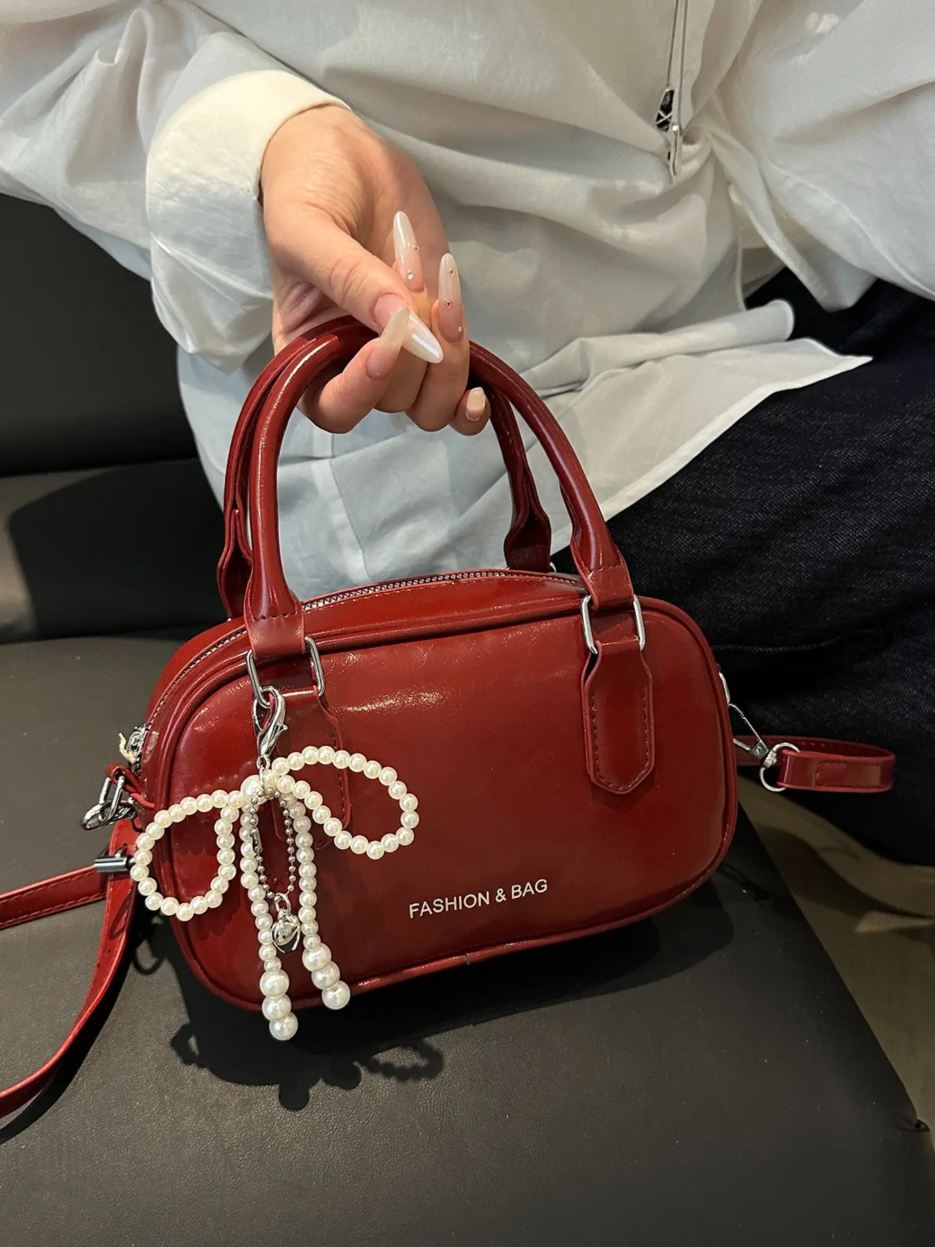 Classic simple and exquisite one-shoulder messenger bag, retro mini Boston one-shoulder handbag, Crossbody bags, niche design suitable for daily commuting, shopping and dating.