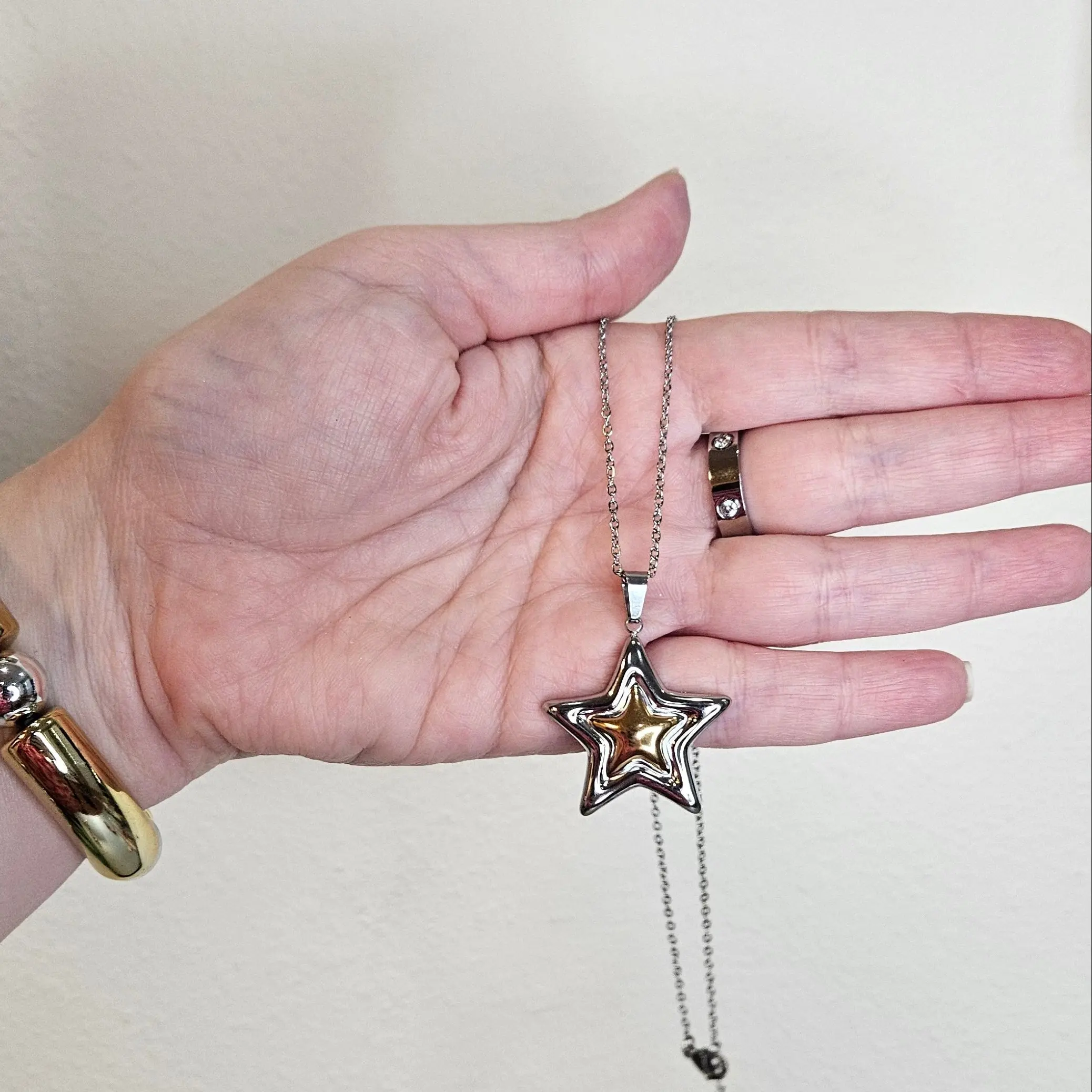 ASTRA – Collar estrella bicolor de acero inoxidable / ASTRA – Two-tone stainless steel star necklace