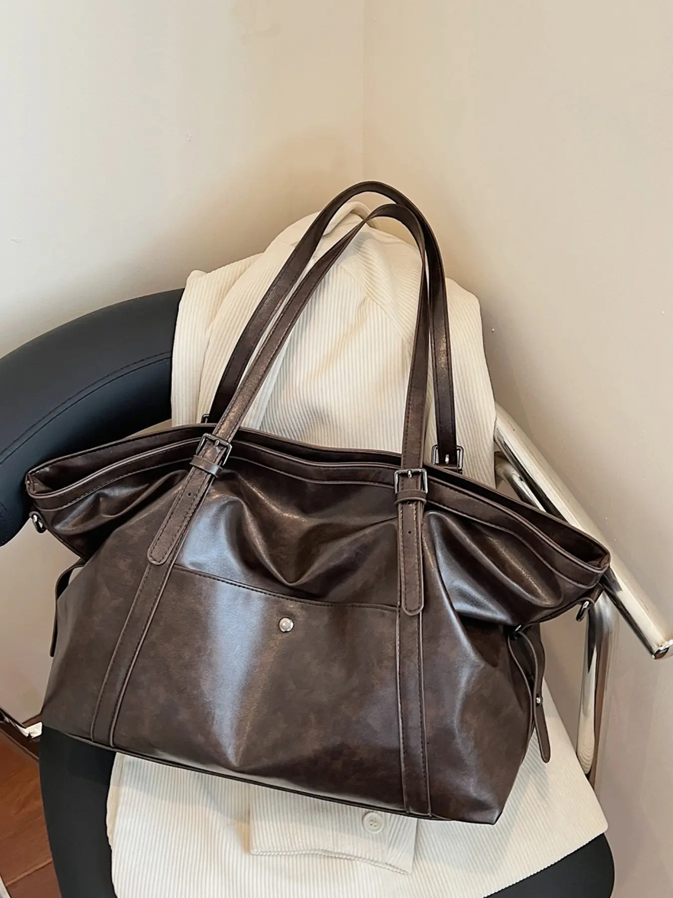 Lazy classic versatile leisure shoulder bag, minority design retro commuter Crossbody Tote Bag, literary shoulder bag with large capacity suitable for daily commuting, shopping, Cross body bags