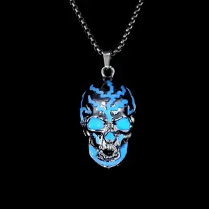 Glow-in-Dark Crack Skull Pendant Necklace, Gothic Evil Luminous Skull Hip Hop Necklace for Men, Hot Selling Punk Street Jewelry