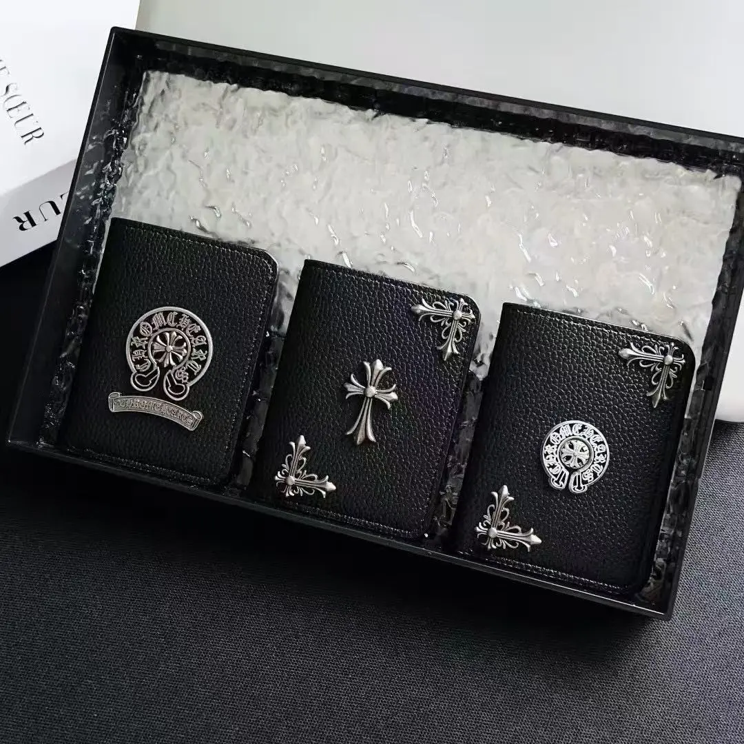 fashionable retro element card case is exquisite and portable, with a cross-decorated folding card case