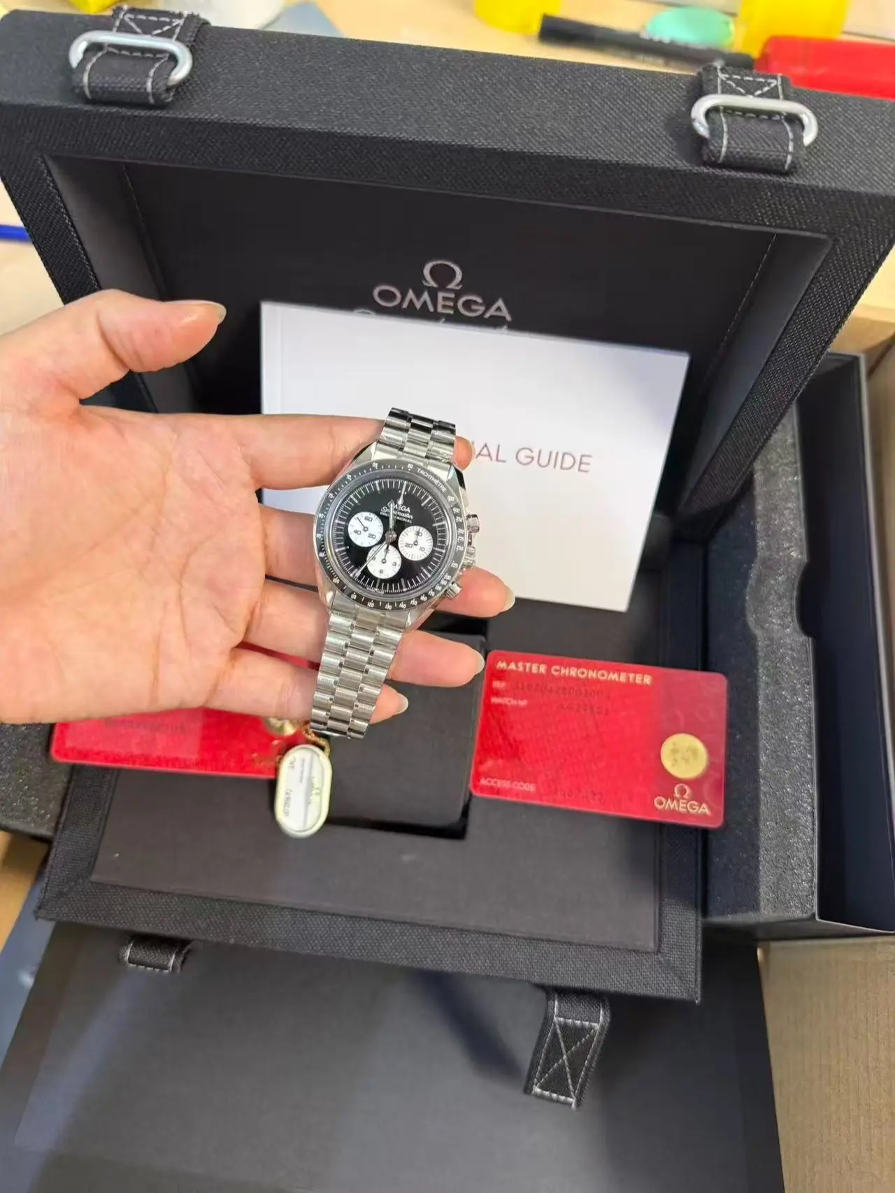 Omega Speedmaster Moonwatch 310.30.42.50.01.004｜Reverse Panda 42mm