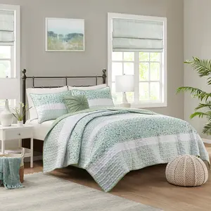 4 Piece Seersucker Quilt Set with Throw Pillow Floral Printed Microfiber Shabby Chic Farmhouse Style Hypoallergenic Polyester Filling