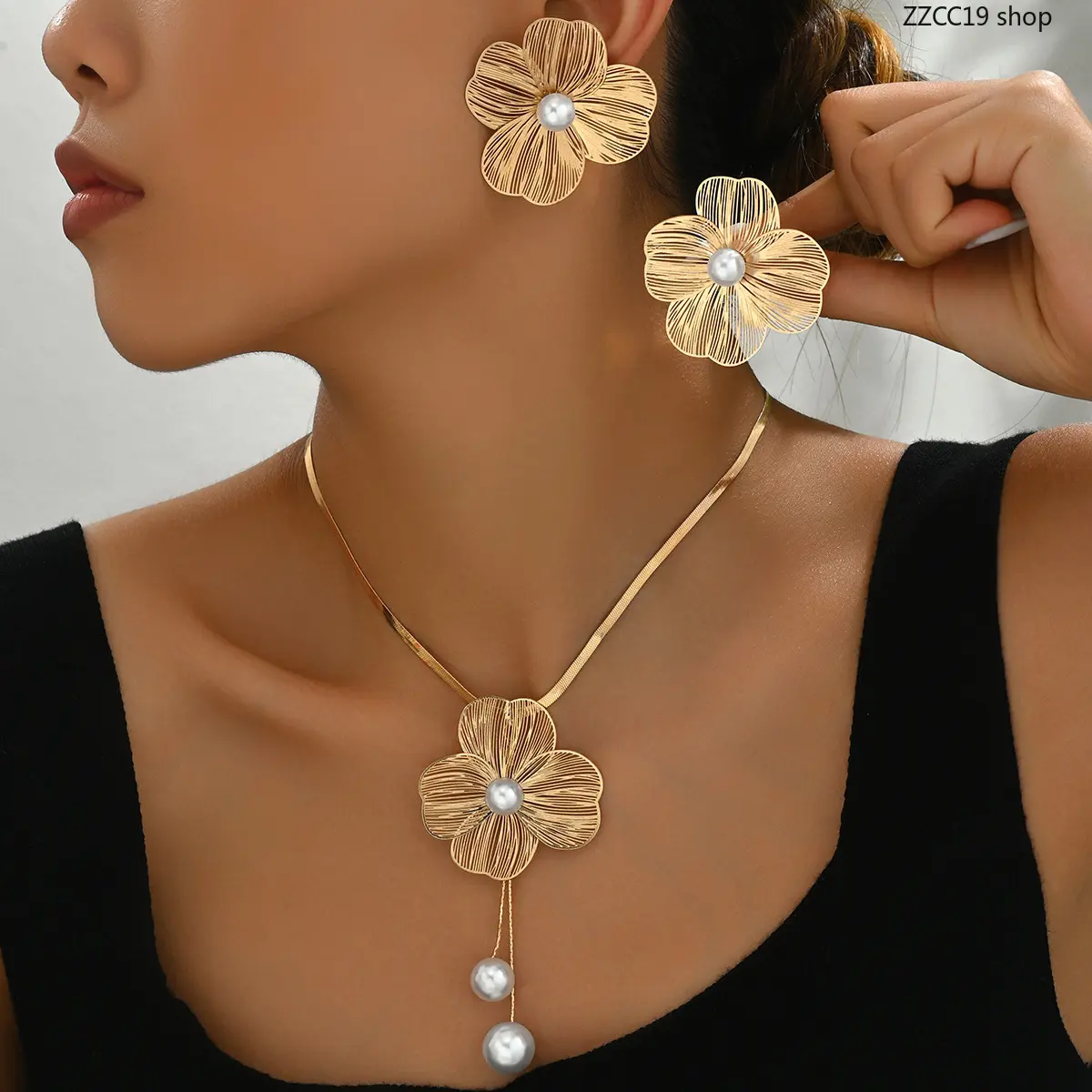 2-Piece Jewelry Set for Women, Romantic Aesthetic Hollow Flower Alloy Choker & Studs, Dangling Pearls with Bling Effect, Feminine Energy, Meaningful Gifts, Comfortable For All-Day Wear