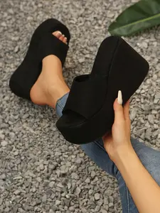 Ladies' wedge heel thick soled Flatform sandals, simple and comfortable design, super high heel platform sandals, open toed fashionable and versatile elegant slippers, suitable for outdoor wear