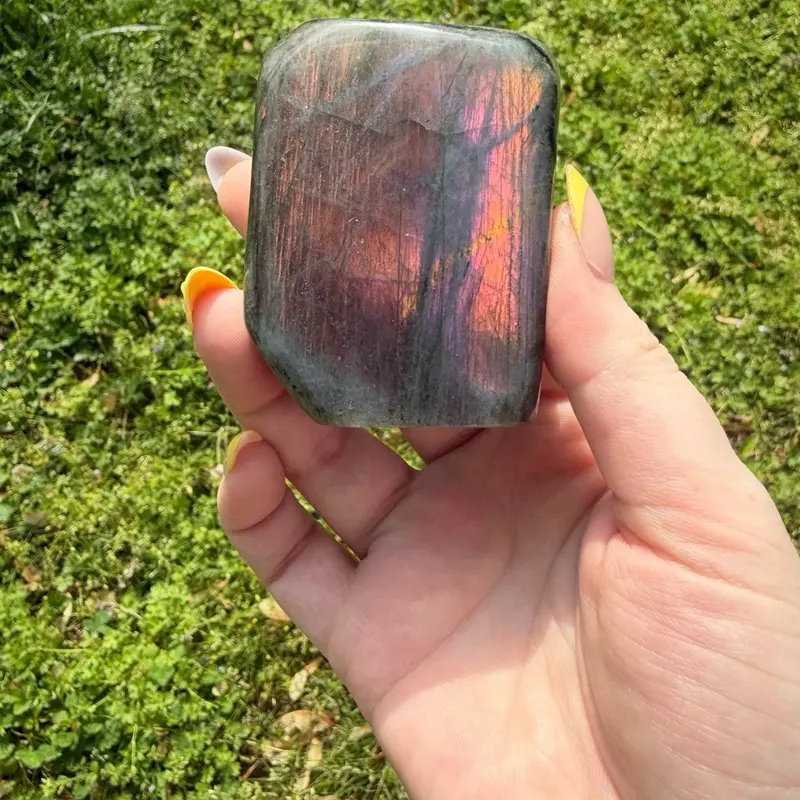 Labradorite FreeForm - Natural Stone with Unique Patterns and Colors
