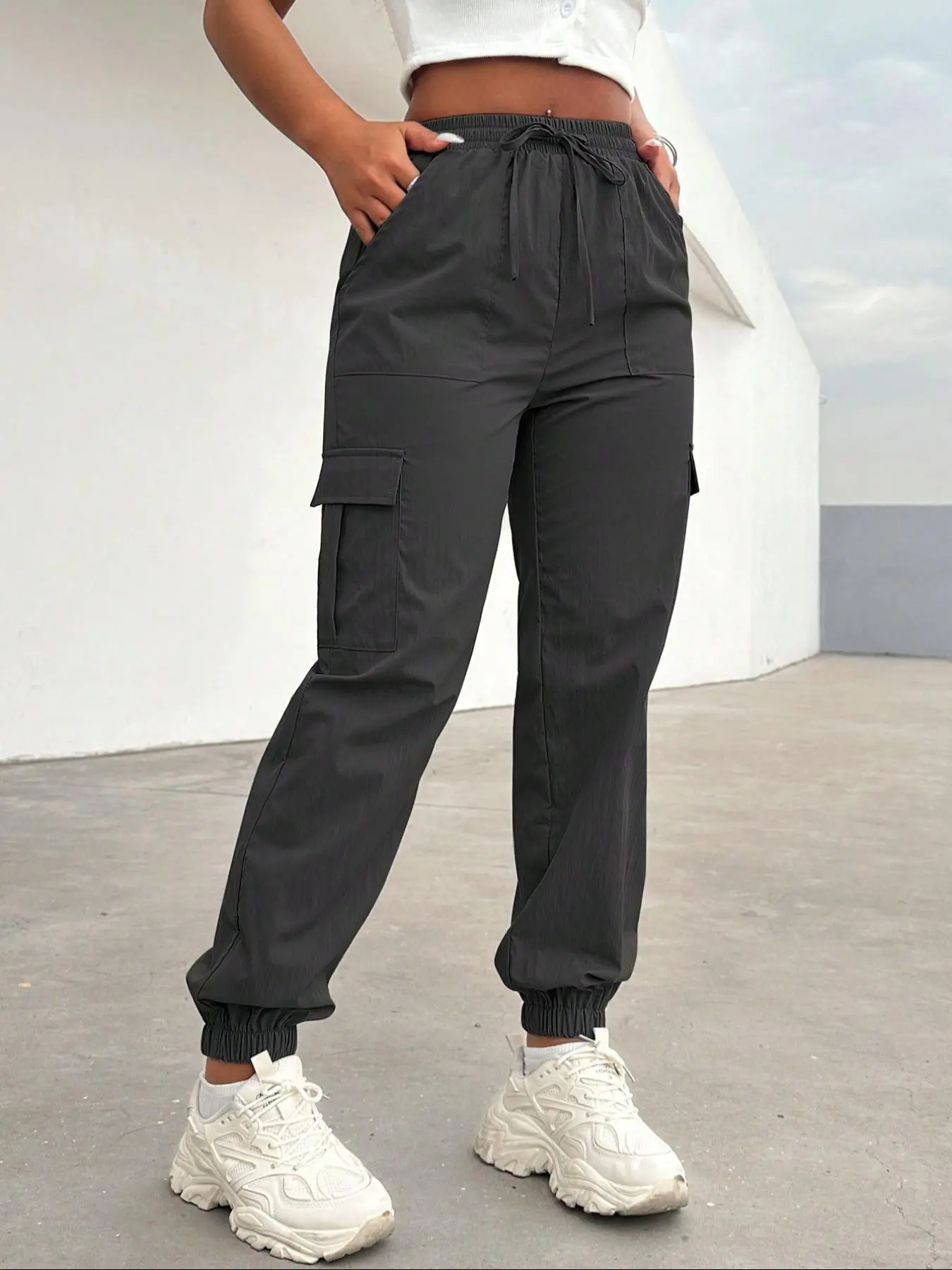 Women's Solid Adjustable Drawstring Waist Cargo Pants, Casual Fashion Pants, Casual Comfy Pocket Elastic Waist Trousers for Daily Wear, Ladies Bottoms for All Seasons, Fit