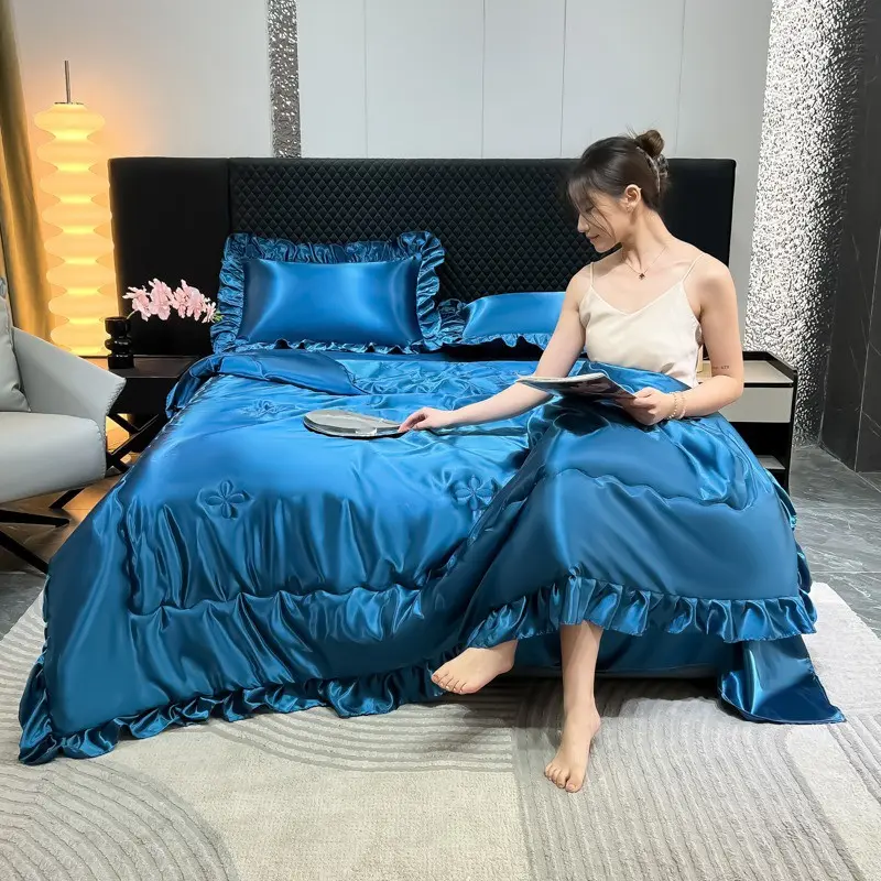 Summer Quilt, Cool Lightweight Blanket, Satin Summer Quilt, Pure Color Lace Ice Silk Air Conditioning Quilt, Suitable for Hot Sleepers, Soft Bedding