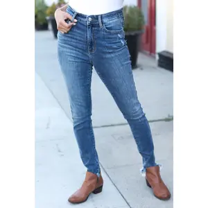 Judy Blue Dark Wash Mid Rise Minimum Distressed Straight Leg Jeans