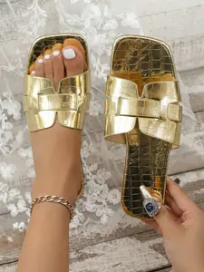 2026 new women's slippers, gold crocodile pattern embossed square-toe cross-strap flat slippers, all-day comfortable wear, a must-have fashionable item for summer vacation beach casual outfits