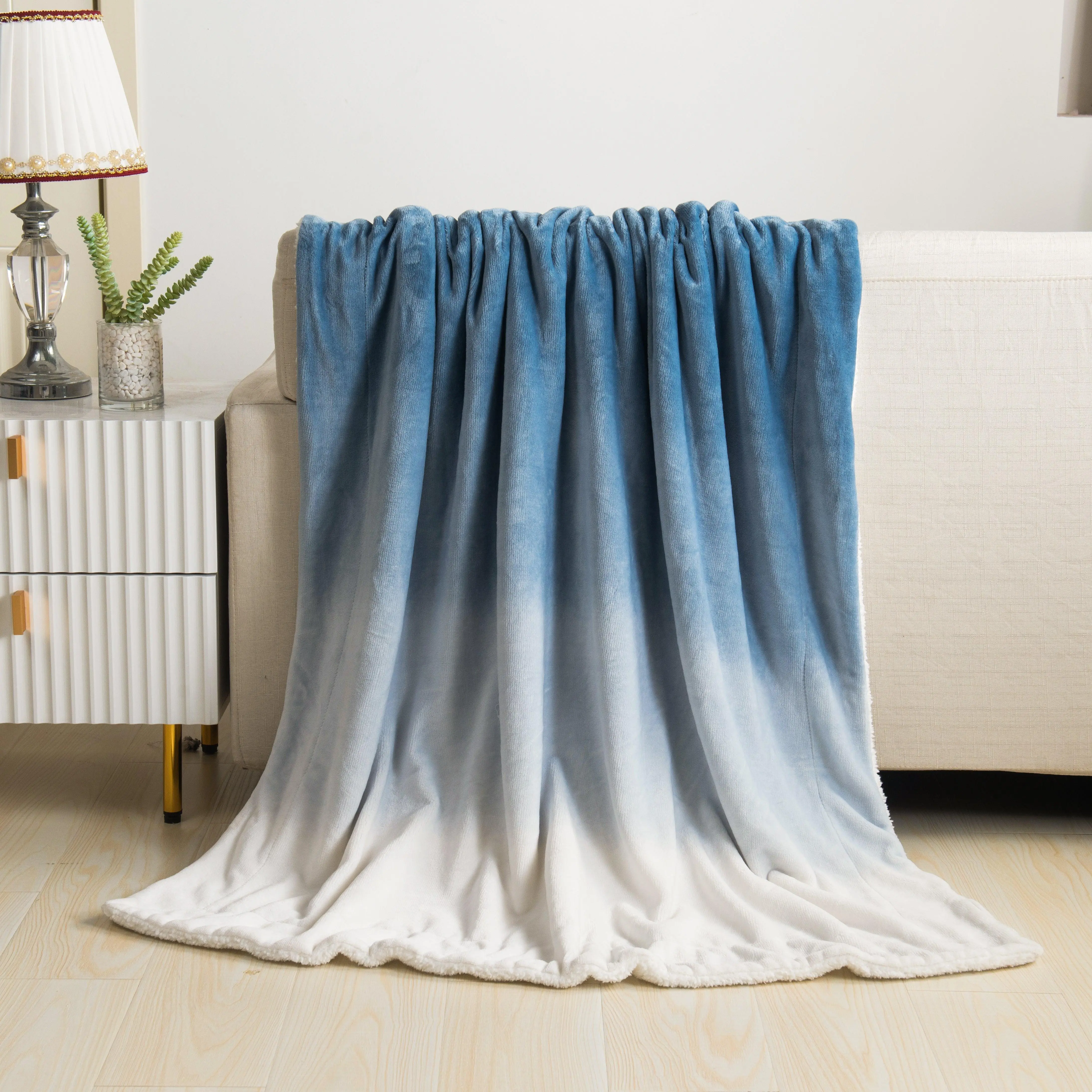 Elegant Comfort Ombre Sherpa Throw Blanket – Ultra-Soft Micro Mink Fleece with Plush Sherpa Backing, 50in x 60in