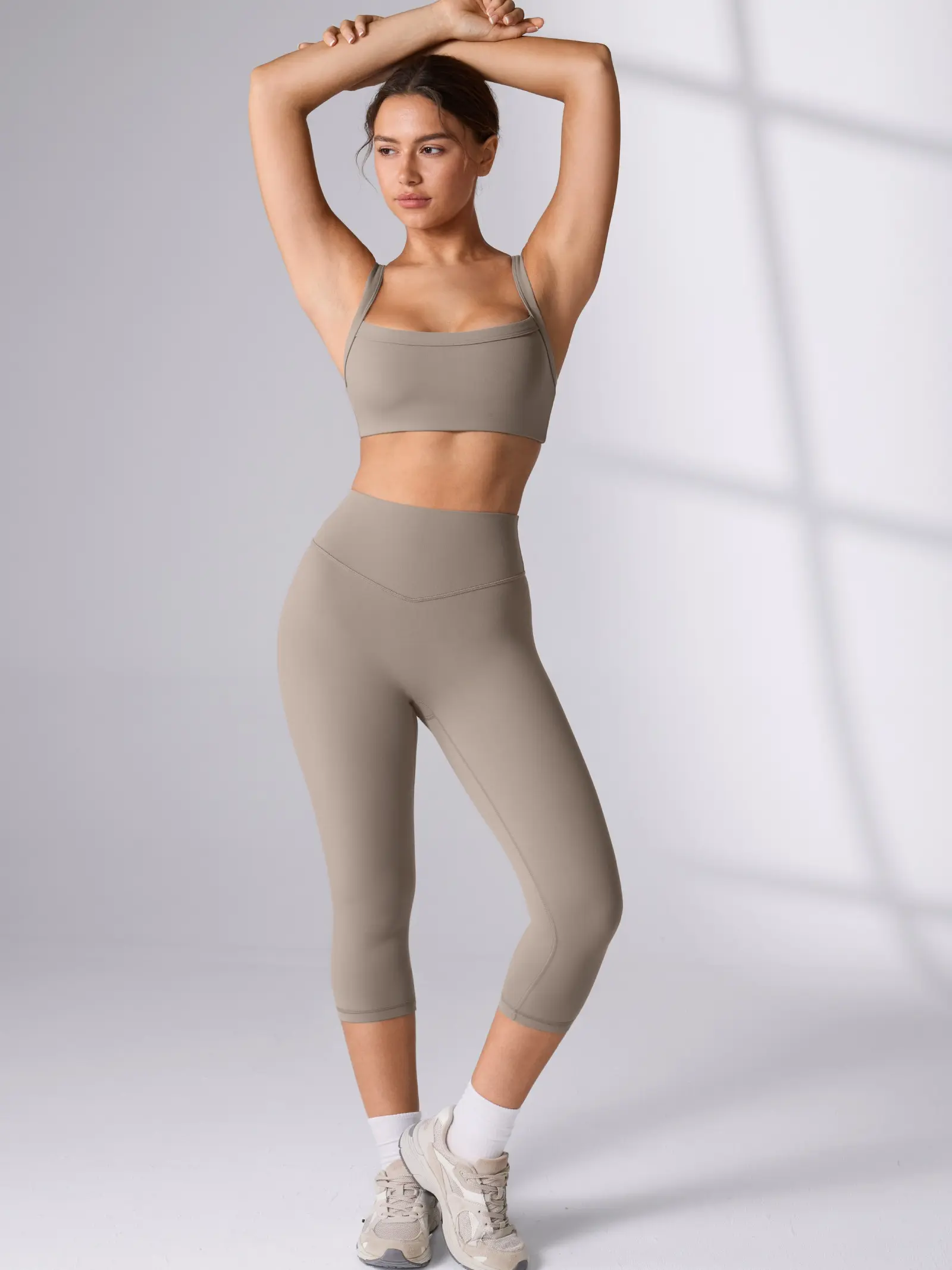 UNISSU Hugcurve Women's No Front Seam High Waisted 19'' Capri Leggings - Buttery Soft Polyamide Blend Medium Compression Women's Clothes, Gym Workout Apparel, Leg Compression Sports Bottoms, Machine Washable Yoga Wear