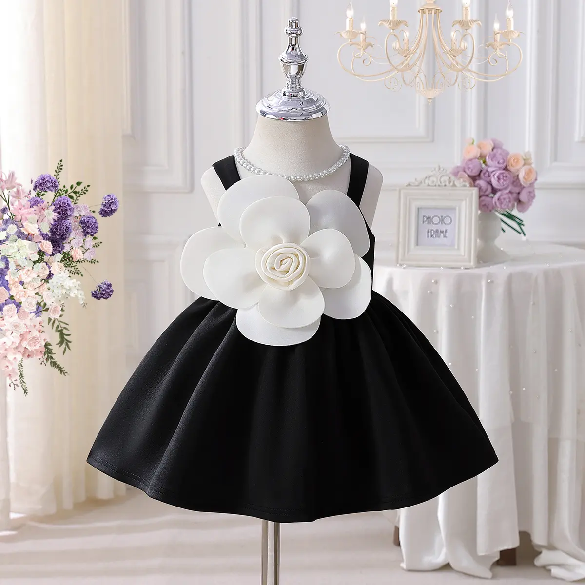 Baby girl black camisole puffy skirt adorned with oversized white flowers, elegant and exquisite party banquet, eye-catching outfit for baby clothes