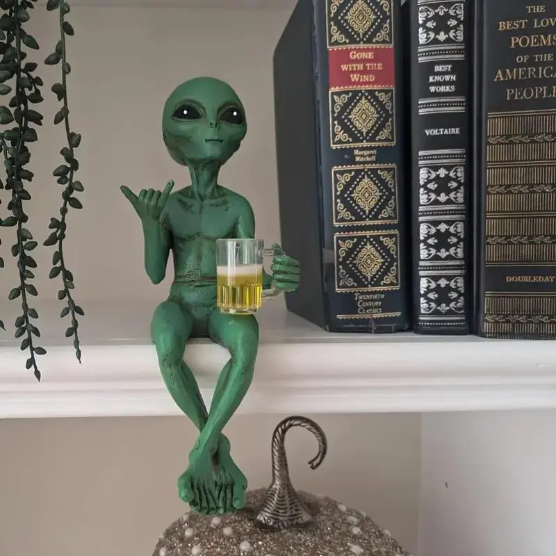 Unique Hand-Painted UV-Protected Resin Alien Beer-Drinking Sculpture Statue - 1 Box Party Alien Decor, Outdoor Decor, Outer Space Home Ornament with Beer Mug, Ideal Gift for Sci-Fi Fans