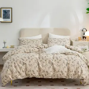 3 pieces of soothing bedding, Soft Bedding Sets, Decorative Bedding Set, creates a relaxed atmosphere. One double-sided floral coverlet and two pillowcases (without pillow cores) are suitable for all seasons and can be used for bedroom or home decoration