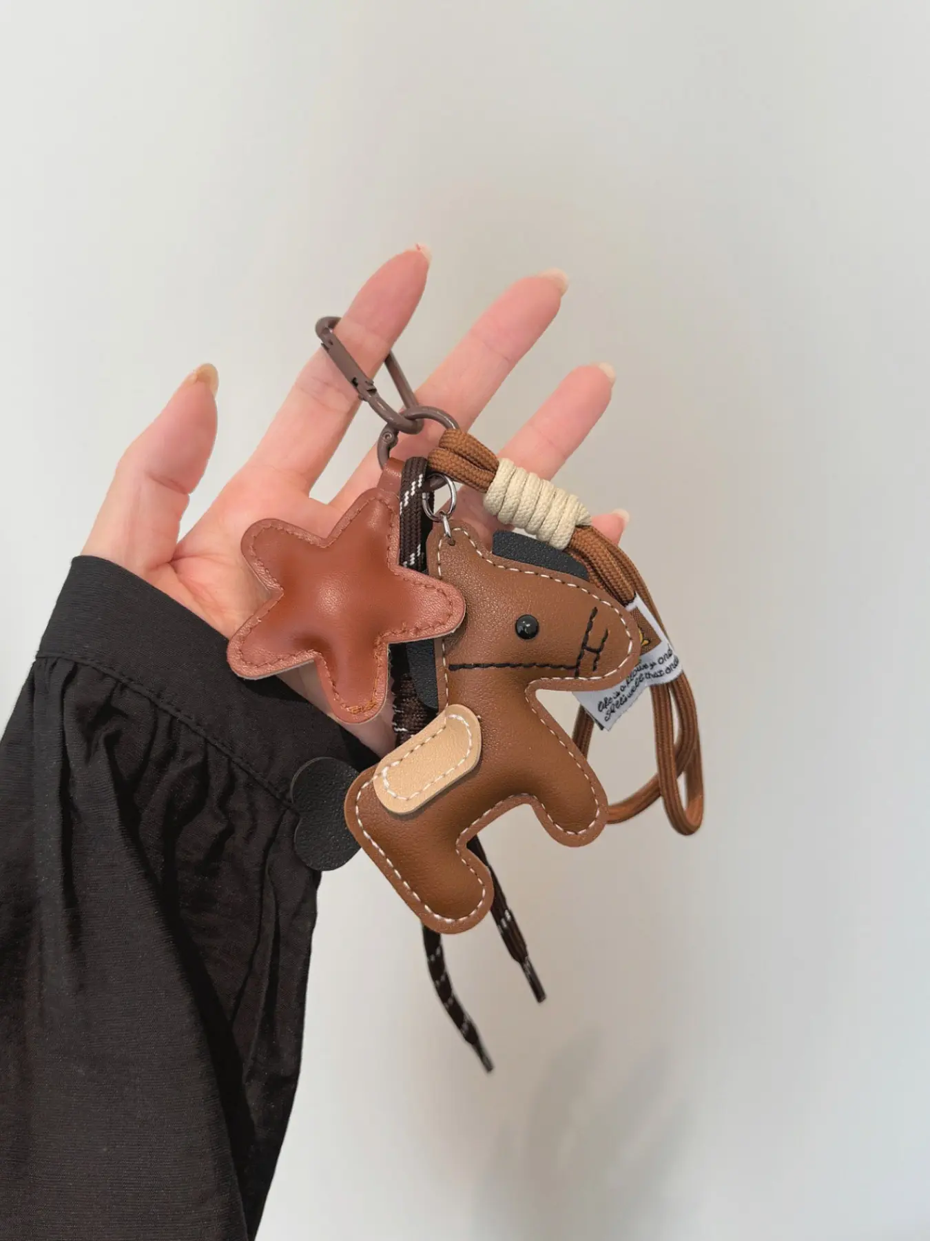Vintage Horse Leather Keychain, Star Pendant, Cute Braided Rope Tail Fringe, Bag Accessory, Key Accessories, Gift for Friends, Two Colors Available