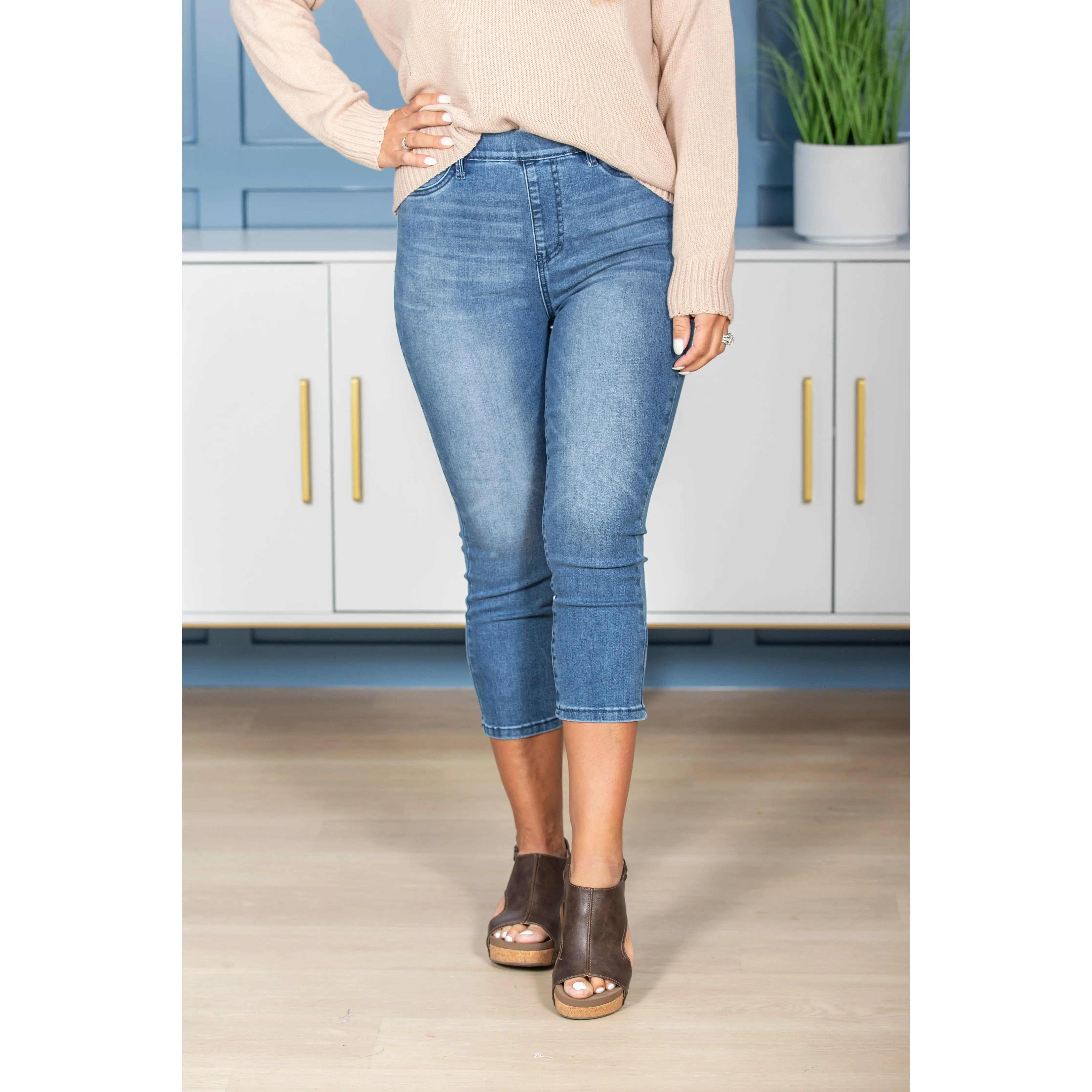 Women's Amelia Pull-On Cool Denim Judy Blue Capri Jeans - Cotton-Spun, Spandex-Viscose Blend Fabric for a Flattering Fit, Bottom