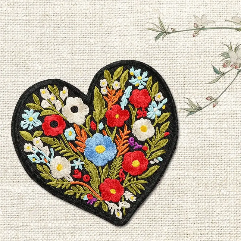 Heart Flower Floral Embroidery Design Patch, Embroidery Patches, Embroidered Patches, Back Adhesive Iron-On, Suitable for Clothes Jackets Hats Accessories, Decorative Sewing Accessory