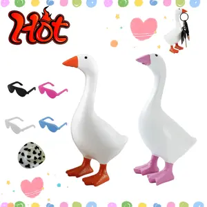 7-inch Magnetic Goose Key Holder Resin Statue Kawaii Duck Figurines Funny Keychain for Home Office Table Decor