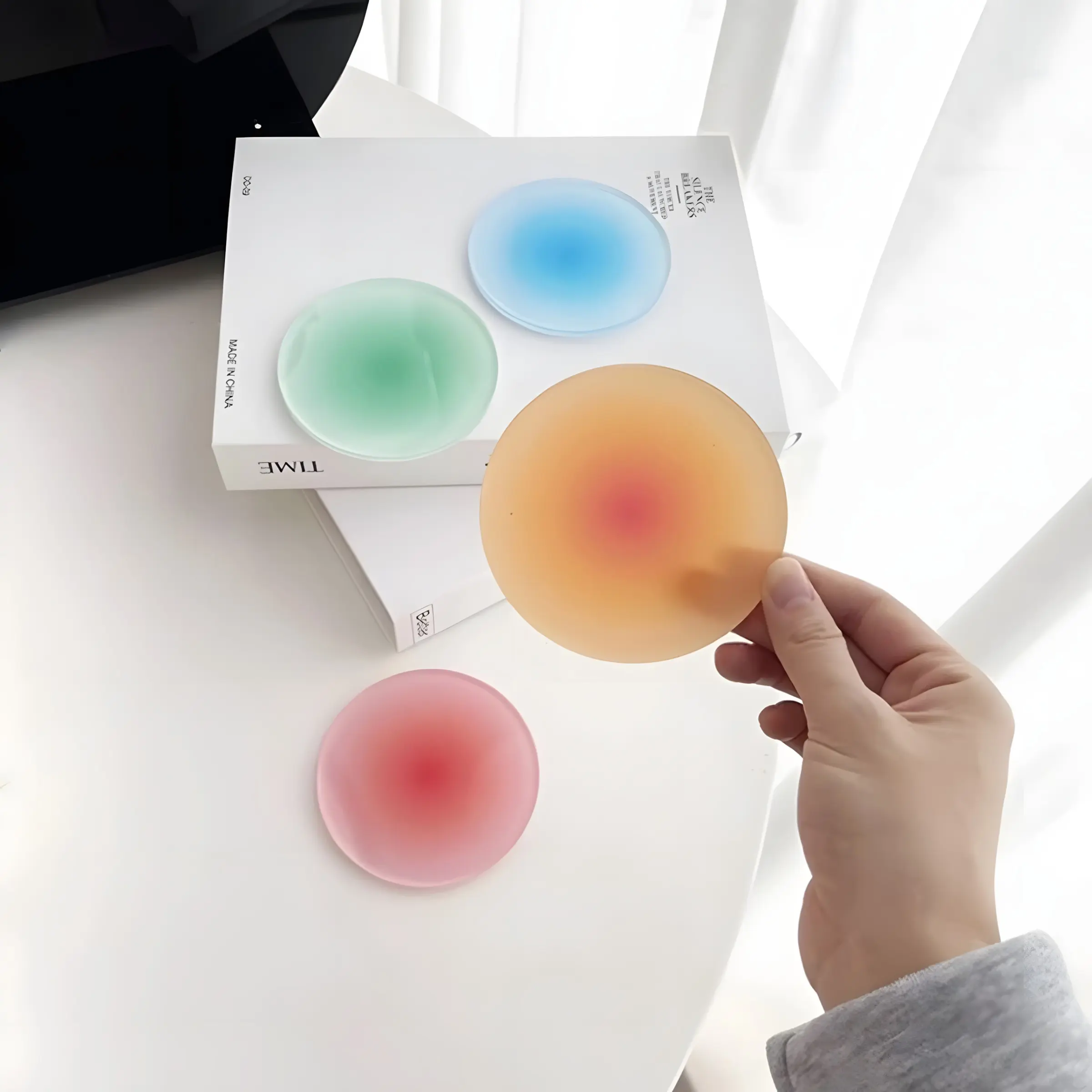 4pcs Sunset Gradient Acrylic Coaster Round Decorative Coaster, Tableware, Nordic Style Photography Props, Heat Resistant Decor