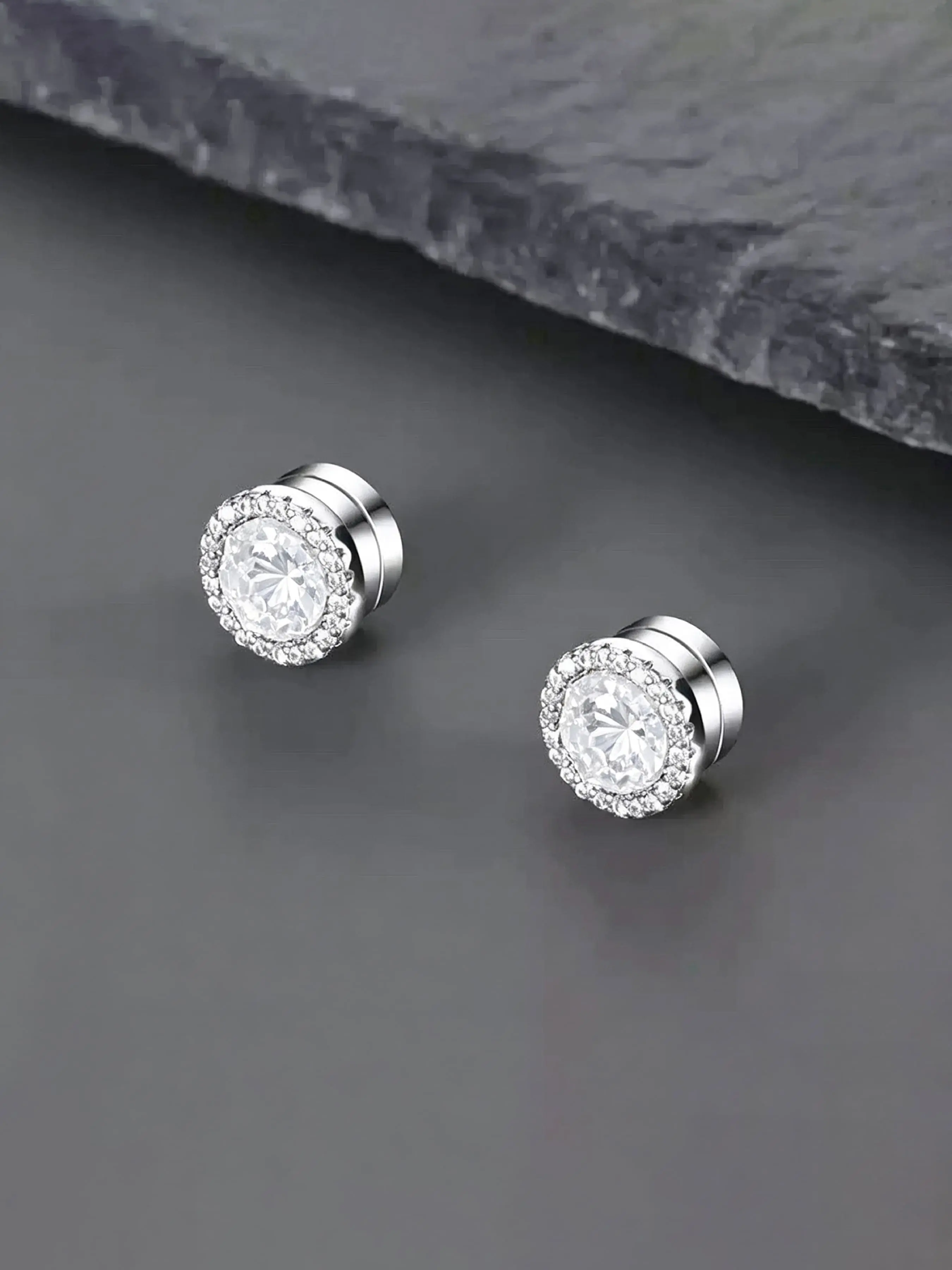 Trendy Hip-Hop Style Zircon Embedded Magnetic Ear Cuff, Unisex No-Piercing Jewelry, Perfect for Parties and Daily Wear