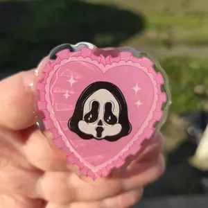 Killer Cutie Ghostface Phone Grip, Pink Heart Scream Griptok, Kawaii Horror Magnetic Stand, Creepy Cute Slasher Accessory, Pastel Goth Ghostface Gift mount