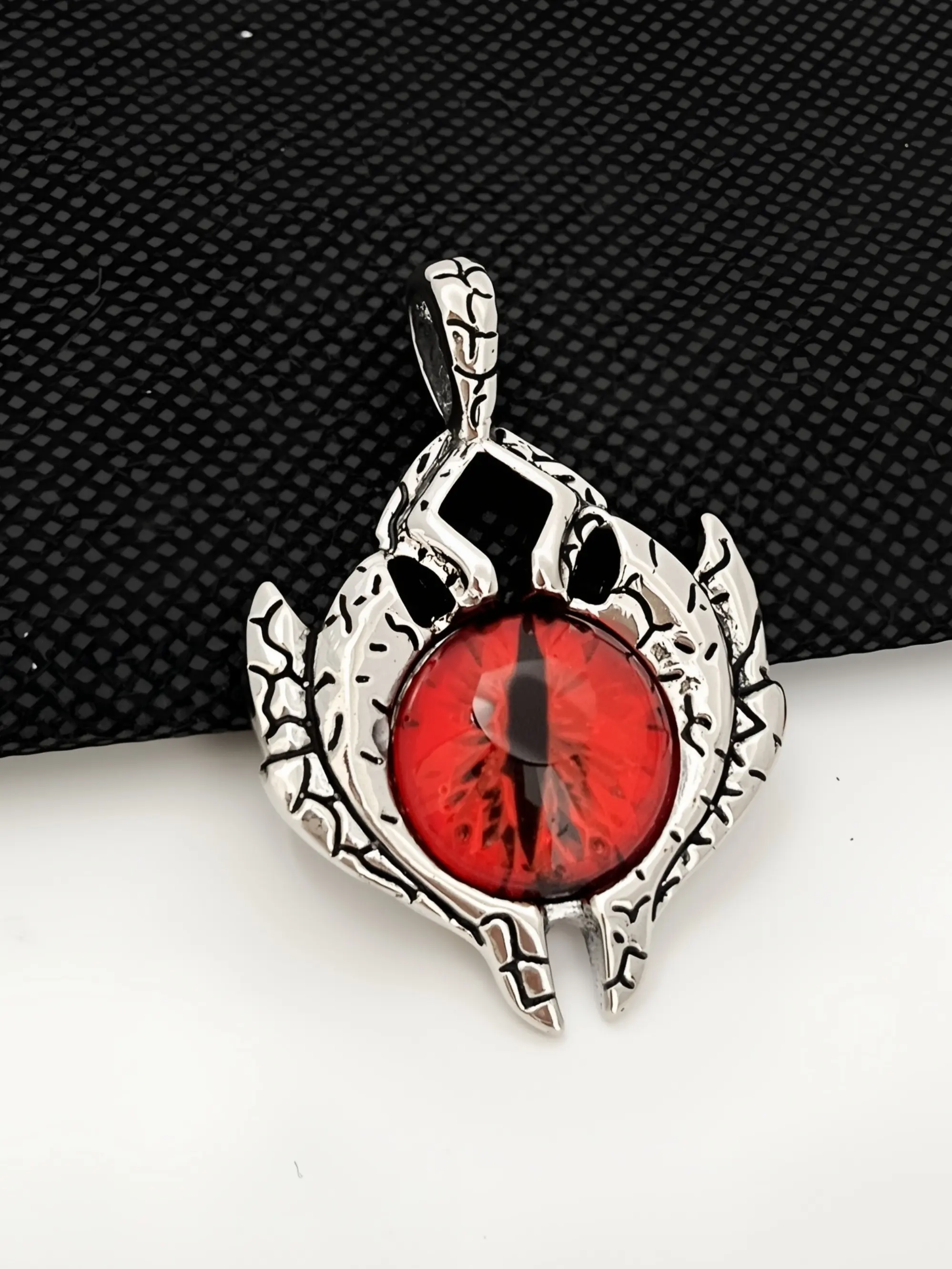 1 Piece of Retro Dark Style Evil Eye Wing Skull Butterfly Pendant Trendy Hip Hop Punk DIY Necklace Keychain Jewelry Accessory