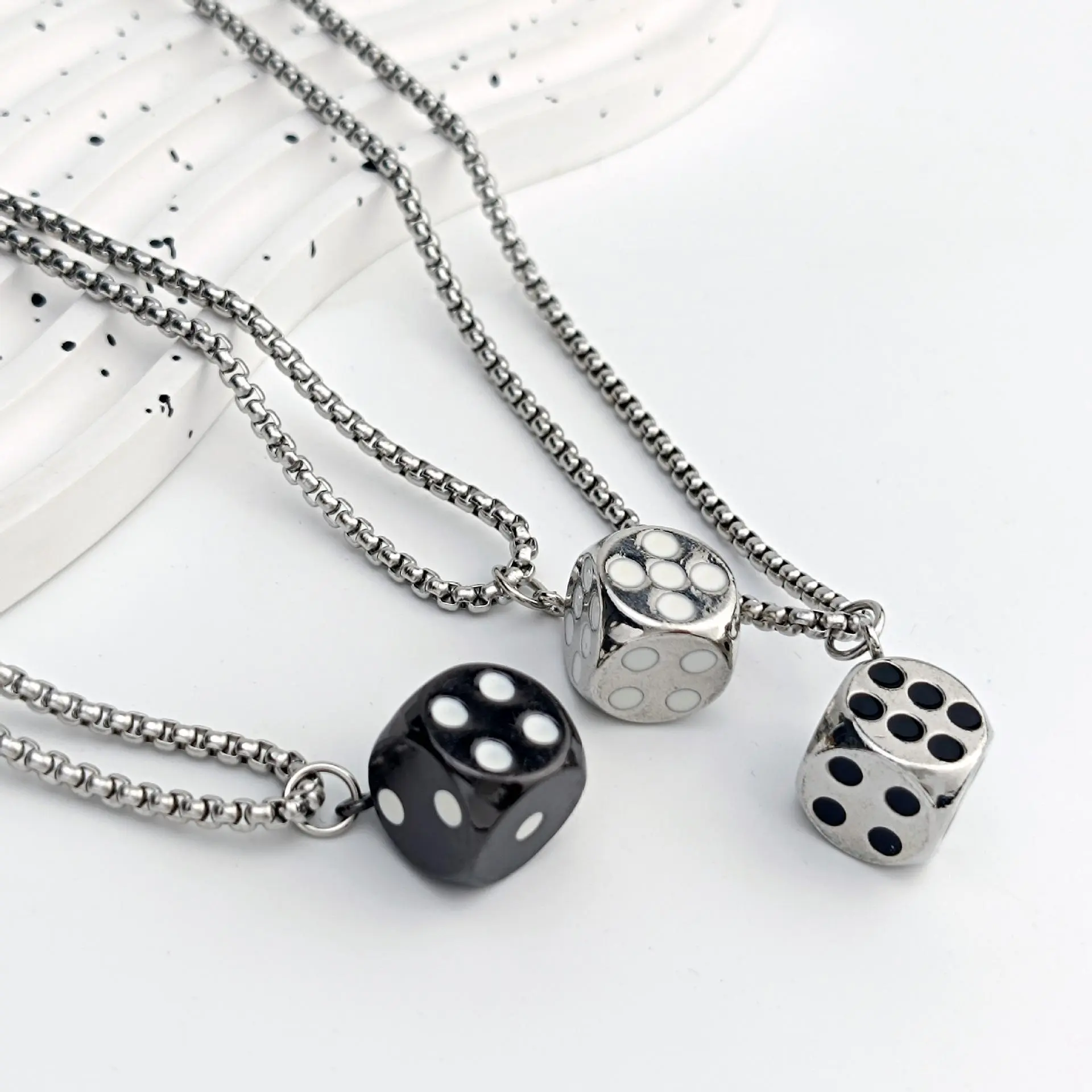 Simple daily niche dice pendant hip-hop punk retro fashion couple necklace for friends as a gift