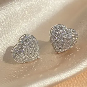 Summer women's heart-shaped cubic zirconia stud earrings, exquisite pierced earrings, suitable for women's sensitive ears stud earrings