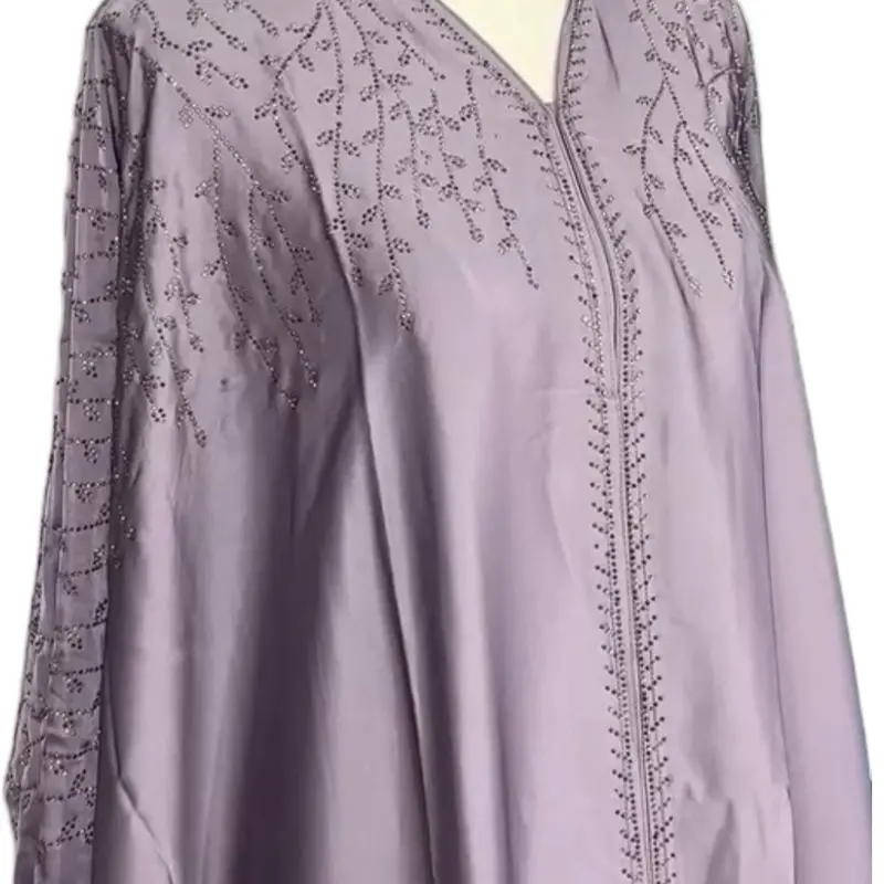 Abaya Classic Design Versatile Garment for Comfort and Style Perfect for Casual and Formal Settings