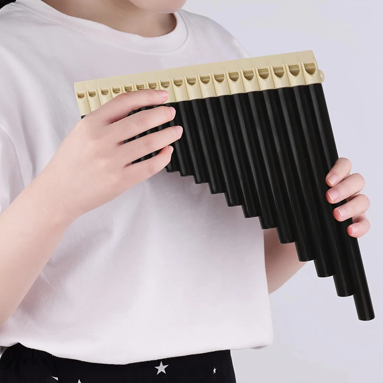 18-Tube Black ABS Pan Flute – Single Pack, Classic Style Comfort Grip & Smooth Mouthpiece, Lightweight Durable, Portable with Carrying Bag, Easy to Play for Performances, Ideal for Beginners, Great Gift Idea for Music Lovers & Students